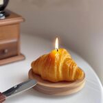 Tulip-shaped scented candle